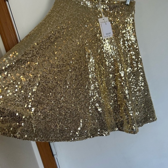 NWT, Grace Karen gold all over sequent skirt small - Picture 7 of 10